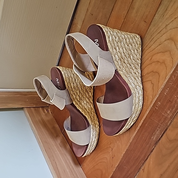 MIA size 10 heeled sandals - Picture 2 of 6